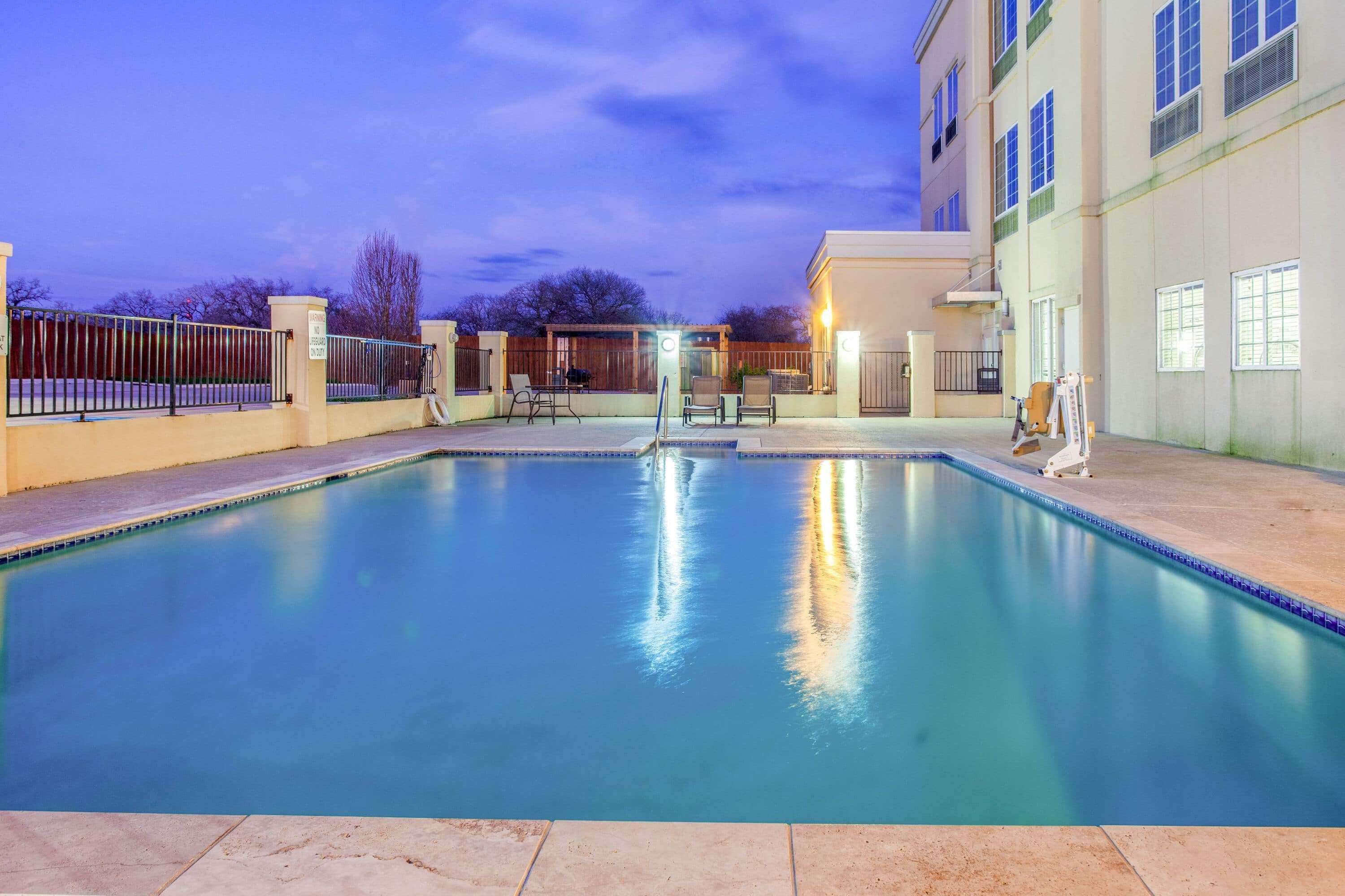 La Quinta By Wyndham Luling Hotel Exterior photo