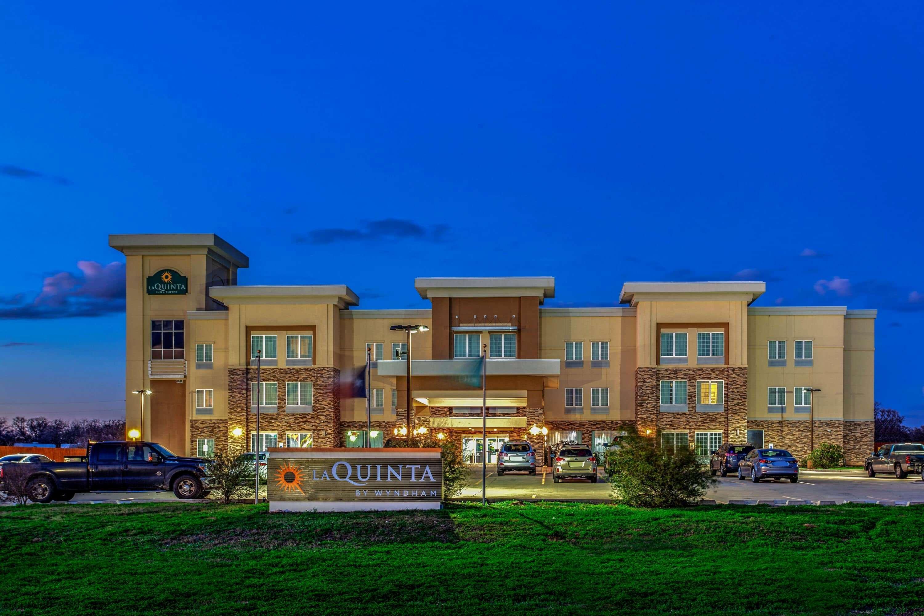 La Quinta By Wyndham Luling Hotel Exterior photo