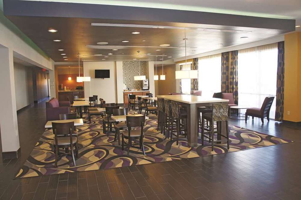 La Quinta By Wyndham Luling Hotel Interior photo