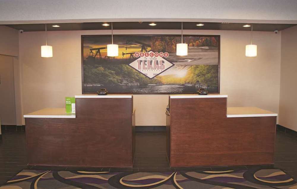 La Quinta By Wyndham Luling Hotel Interior photo
